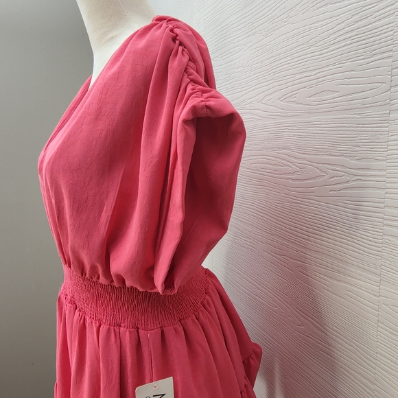 Mod On Trend NWT Smocked Waist Pink Dress Size Medium V-Neck - Picture 4 of 8